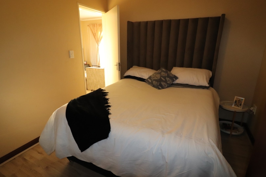 2 Bedroom Property for Sale in Lourierpark Free State